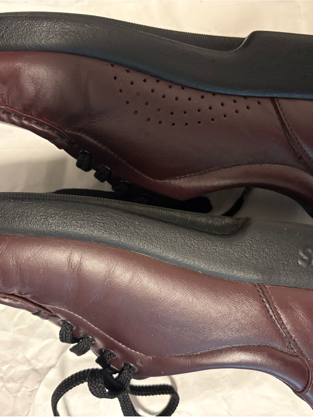 SAS Women's Burgundy Leather Lace-Up Flats
